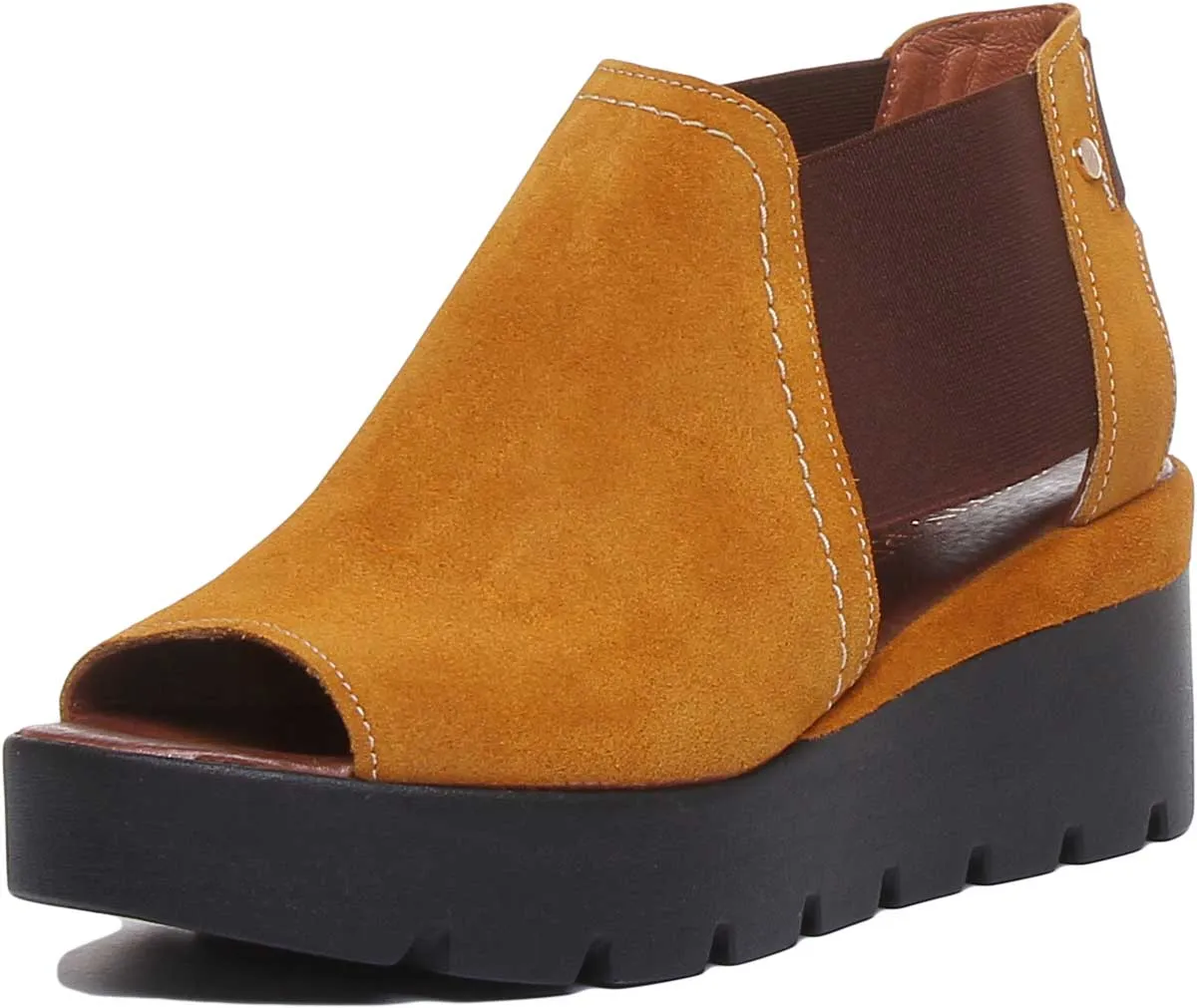 7100 Chelsea Style Sandal In Mustard
