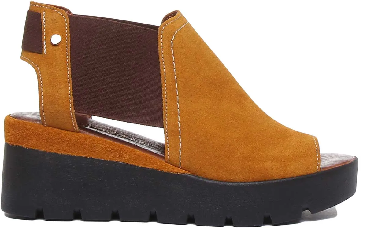 7100 Chelsea Style Sandal In Mustard
