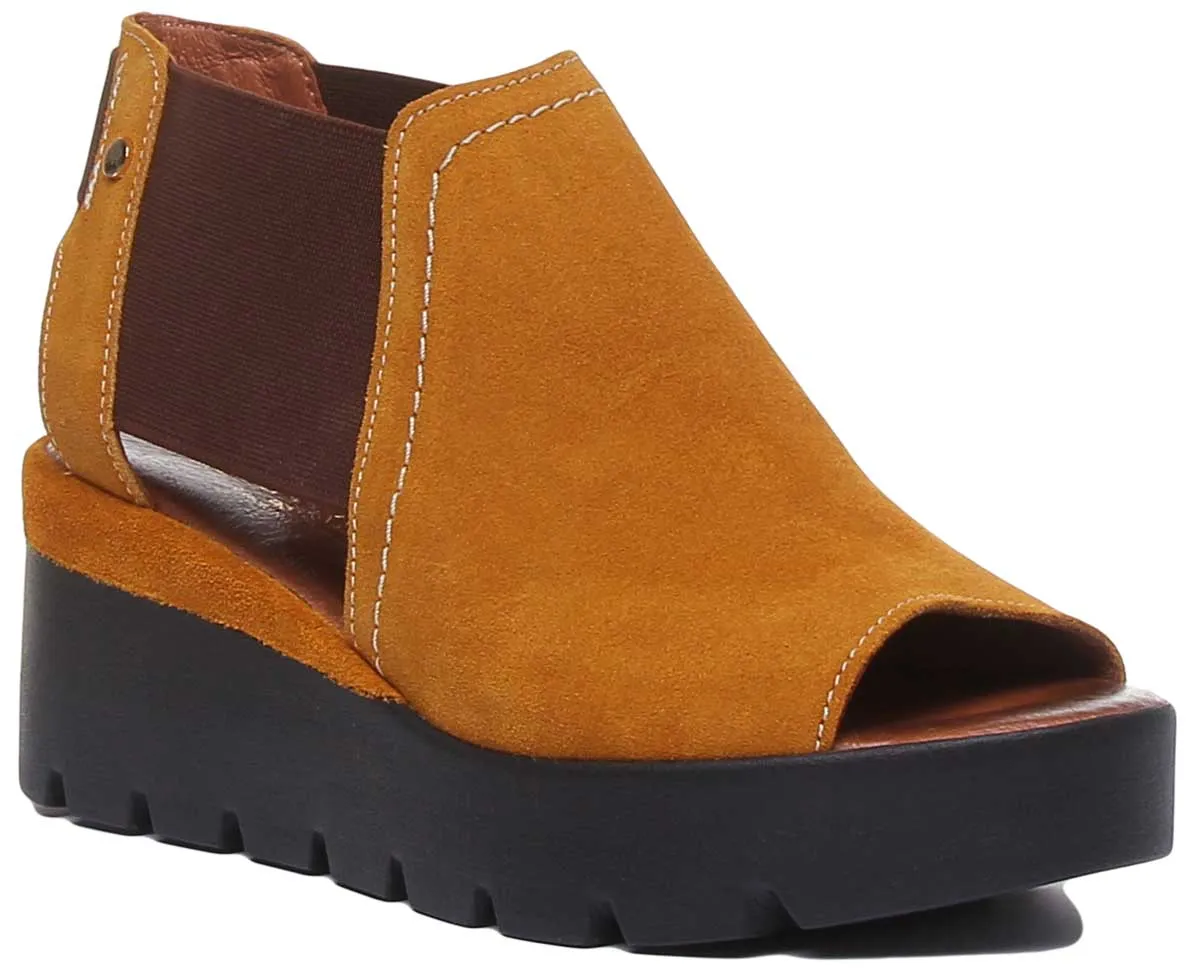 7100 Chelsea Style Sandal In Mustard