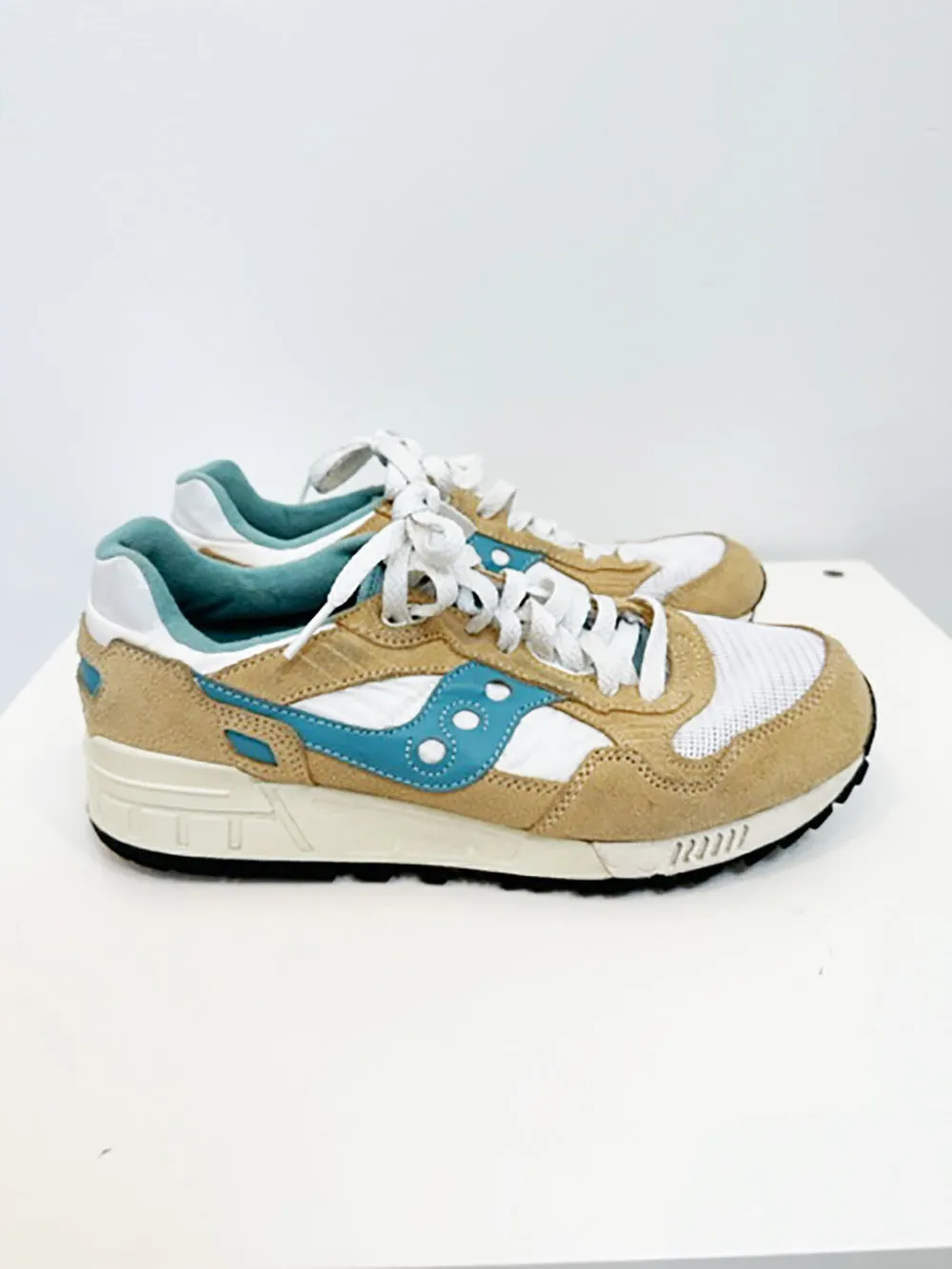SAUCONY